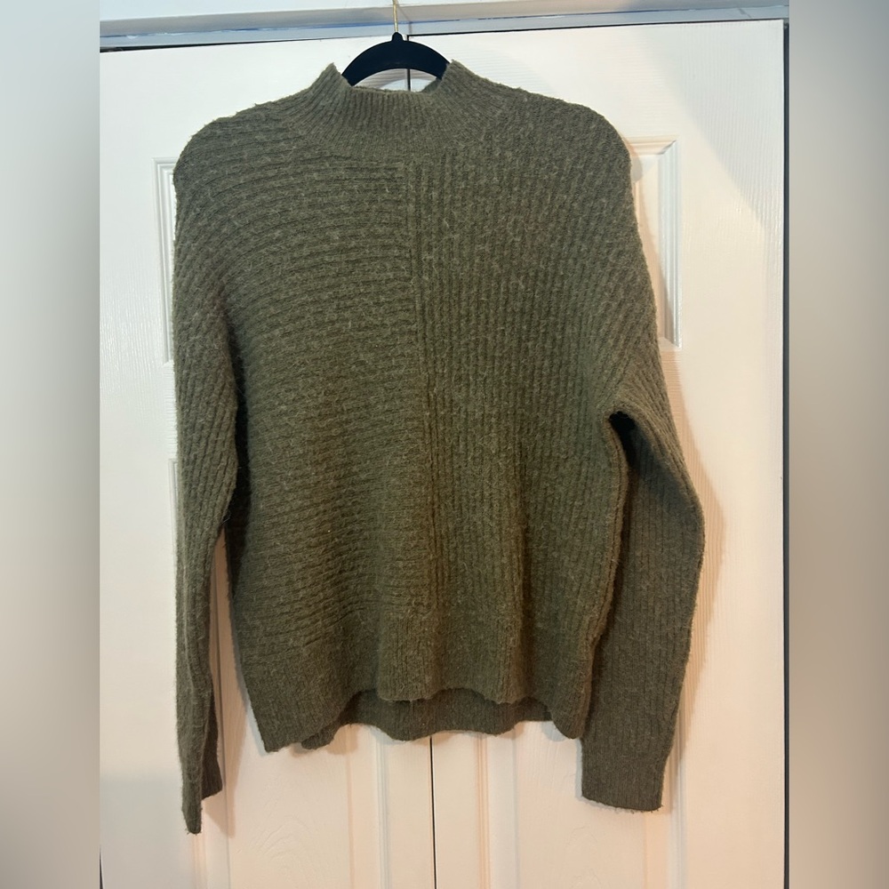 Women’s L.O.G.G. by H&M Olive Green Ribbed Mock Neck Sweater